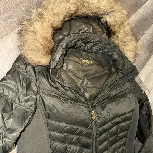 Michael Kors Women's packable Puffer Jacket with Fur Trim - Picture 2 of 12